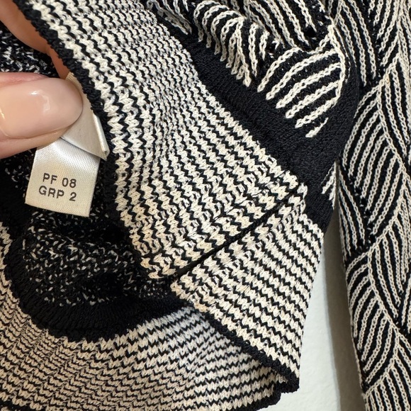 St John Collection Knit Full Zip Sweater in Black and Beige / Cream size 8 - Picture 5 of 9